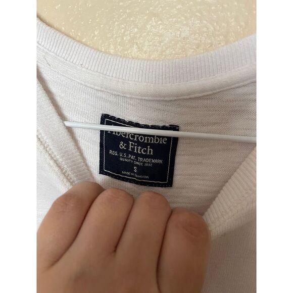 Abercrombie & Fitch Mens  Small Soft Cozy Logo  Pullover Sweater - Picture 2 of 4